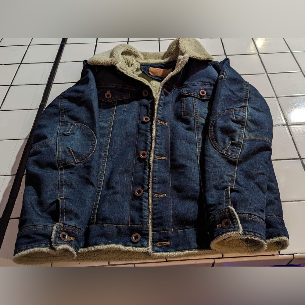 Men’s jacket.